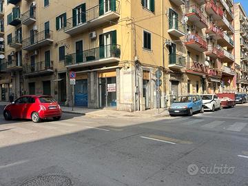 NEGOZIO Massima Visibilità in Via M. di Roccaforte