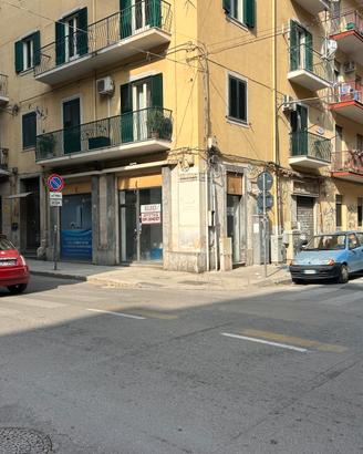 NEGOZIO Massima Visibilità in Via M. di Roccaforte