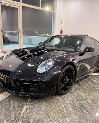 Porsche 911 Carrera 4 GTS