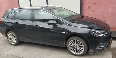 Per ricambi Opel Astra SportsTourer 2018 LVL cil 1