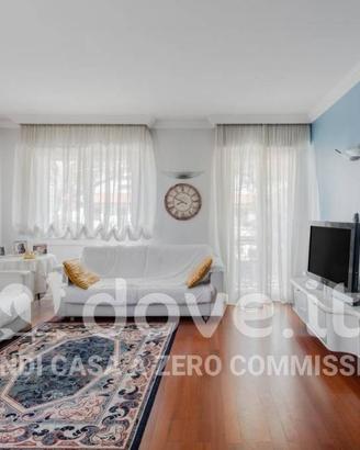 Appartamento di 195 m² con 5 locali e box auto a J