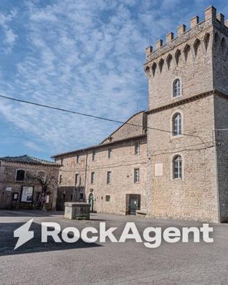 Palazzo / Stabile di 3476 m² con più di 5 locali a