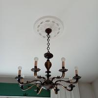 Lampadario in ottone lavorato