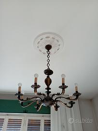 Lampadario in ottone lavorato