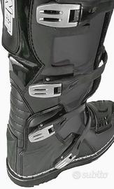 Attrezzatura Enduro -stivali, casco, guanti, calze