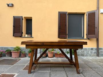 Tavolo in legno massello allungabile + 6 sedie