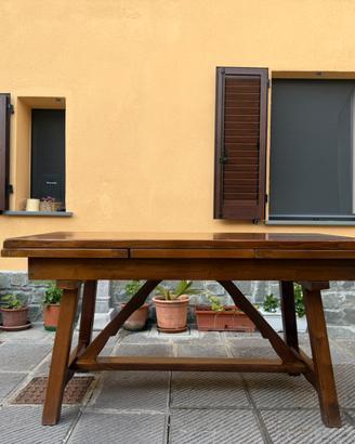 Tavolo in legno massello allungabile + 6 sedie