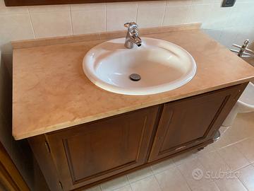 Mobile in legno con lavandino incassato