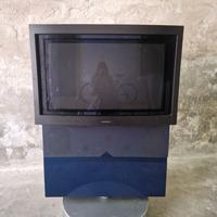 Televisione con piedistallo girevole