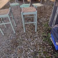 DUE SGABELLI IN LEGNO CON SEDUTA IN PAGLIA