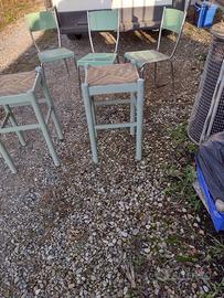 DUE SGABELLI IN LEGNO CON SEDUTA IN PAGLIA