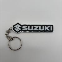 Portachiavi Suzuki stampato in 3D bianco e nero
