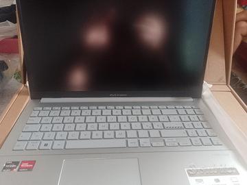 Asus Vivobook 15" nuovo