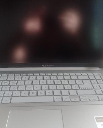 Asus Vivobook 15" nuovo