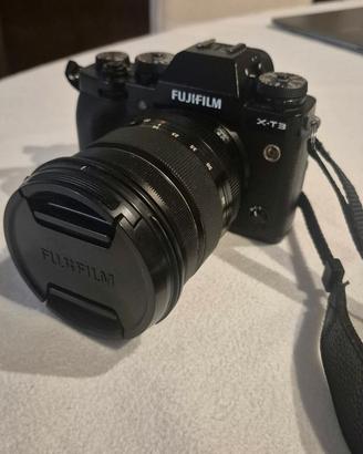 Fotocamera Fuji XT3 con obiettivo Fujion 16-80