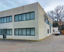 Laboratorio con uffici in complesso artigianale
