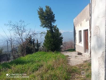 Rustico / Casale di 150 m² con più di 5 locali a C - Altro