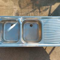 Lavelli acciaio e lavandini in plastica