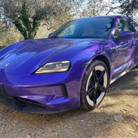 Porsche Taycan anno 2024 km 5400 ! Noleggio lungo 