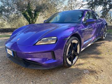 Porsche Taycan anno 2024 km 5400 ! Noleggio lungo 