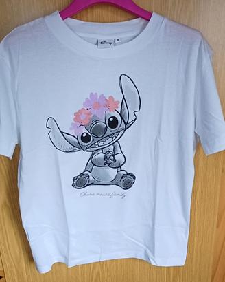 T-shirt della disney con Stitch