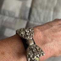 Bracciale in pelle e borchie