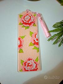 Segnalibro con rose e nappa