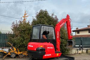 E277 - Escavatore Hitachi 30q cabinato
