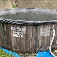 Piscina 360 × 1 m usata cinque volte