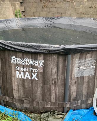 Piscina 360 × 1 m usata cinque volte