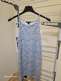 Maglie camicie e pantaloni stock 1