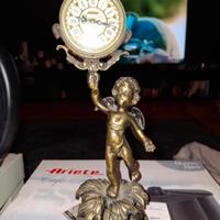 orologio vintage con statua in bronzo