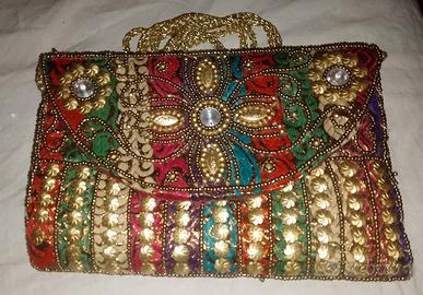 pochette etnica ricamata 
