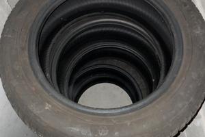 4 pneumatici Invernali  185/60 R15 88T KUMHO