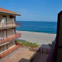 Fondachello-appartamento lato mare e garage-