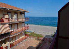 Fondachello-appartamento lato mare e garage-