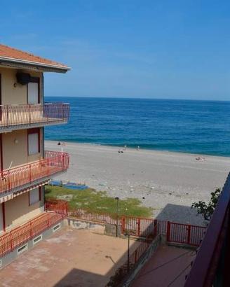 Fondachello-appartamento lato mare e garage-