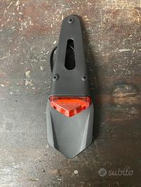 Portatarga STR8 con faretto funzionante led