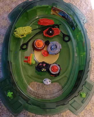 Beyblade lotto trottole con arena