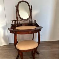 toeletta elegante vintage in legno massello