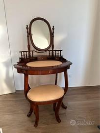 toeletta elegante vintage in legno massello