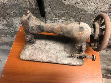 Macchina da cucire antica da restaurare -d’epoca