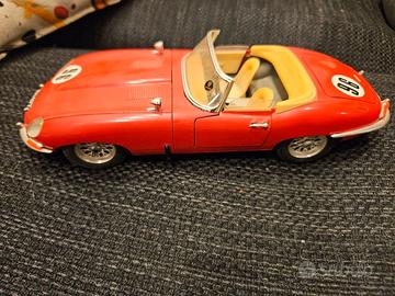 Jaguar E modellino Burago 1961