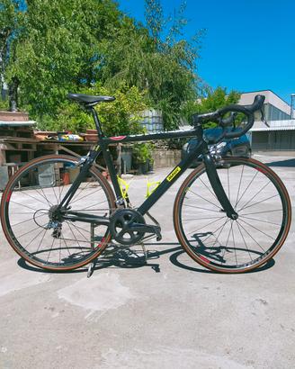 bici da strada in carbonio 