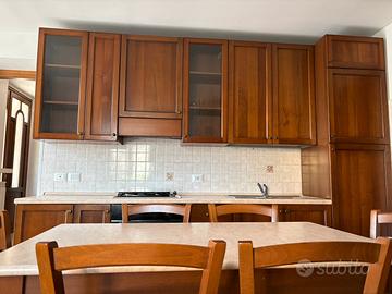 Cucina completa  + elettrodomestici e tavolo
