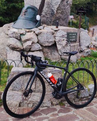 Giant TCR Advanced 1 disc KOM 2021 S