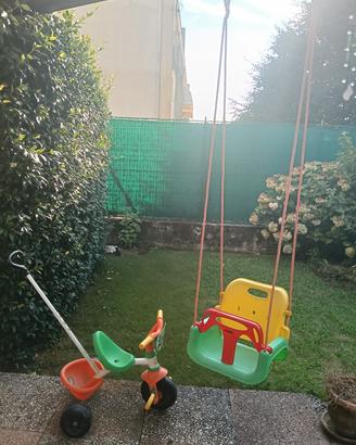 altalena e triciclo
