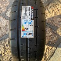 4 Gomme yokohama 235/45 17”