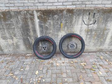 gomme nuove con dischi dei freni