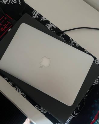 MacBook Air 11” (Early 2014)